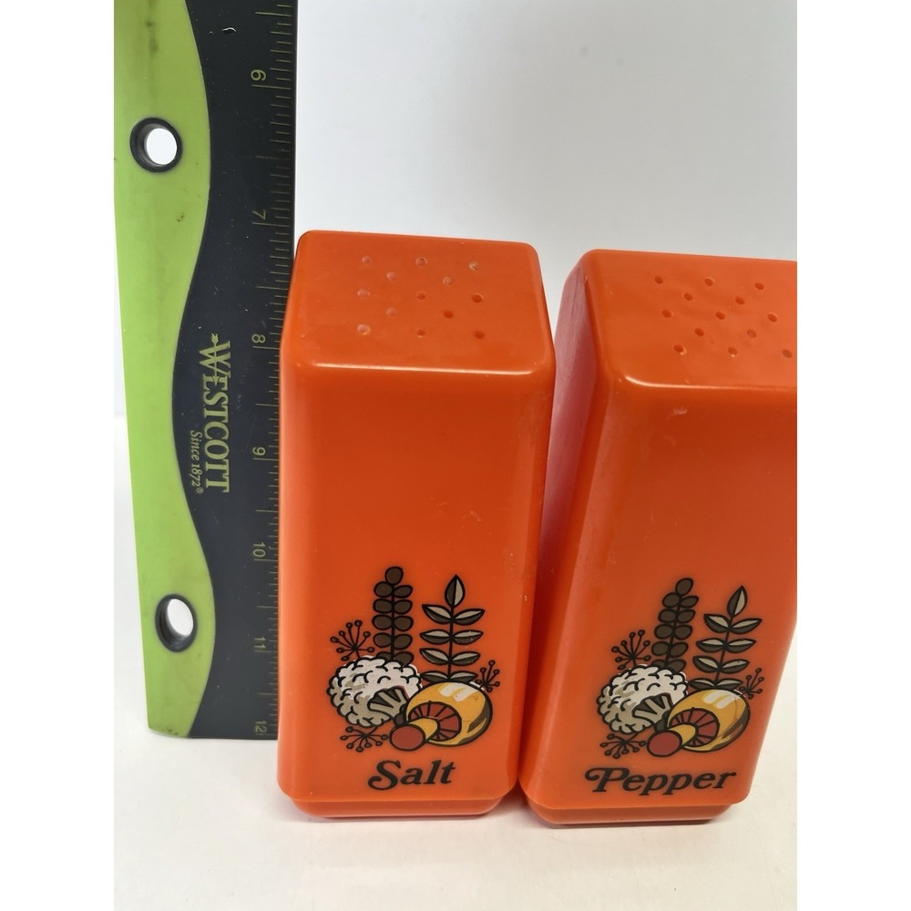 VTG Rubbermaid Orange Salt & Pepper Shaker Set No. 8310 1979 USA Missing Stopper - Picture 6 of 7
